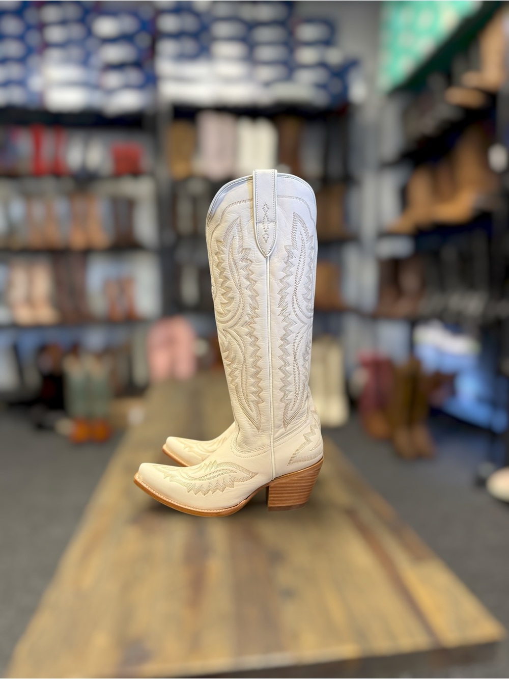 ARIAT WOMEN'S CASANOVA WESTERN
BOOTS - SNIP TOE VINTAGE BLANCO FESTIVAL BOOT 7 - Picture 4 of 10